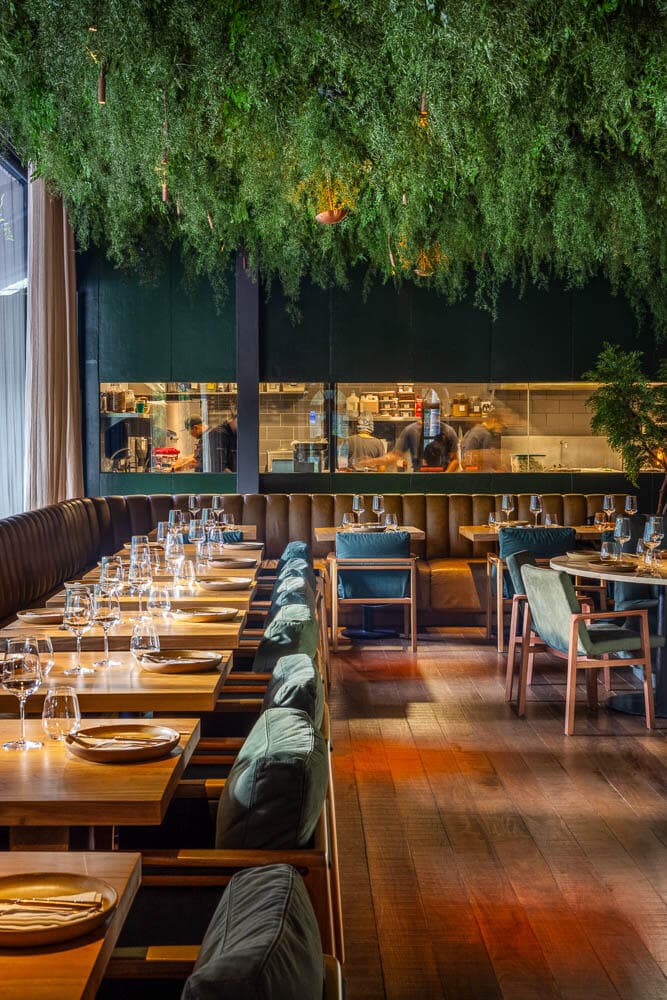 Restaurante Elena no Jardim Botânico por Bernardes Arquitetura